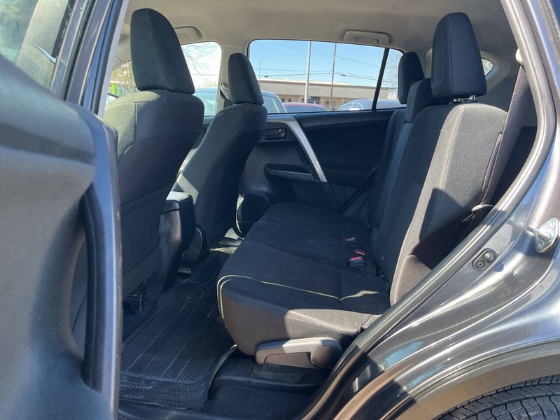 Toyota RAV4 Vehicle Image 09