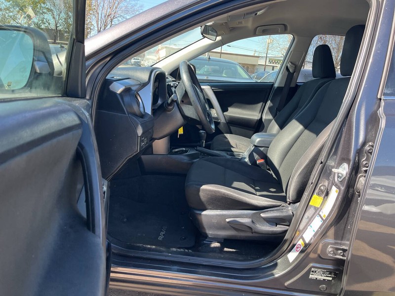 Toyota RAV4 Vehicle Image 10