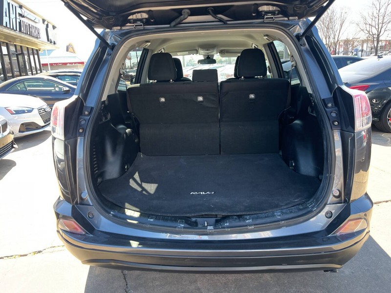 Toyota RAV4 Vehicle Image 11