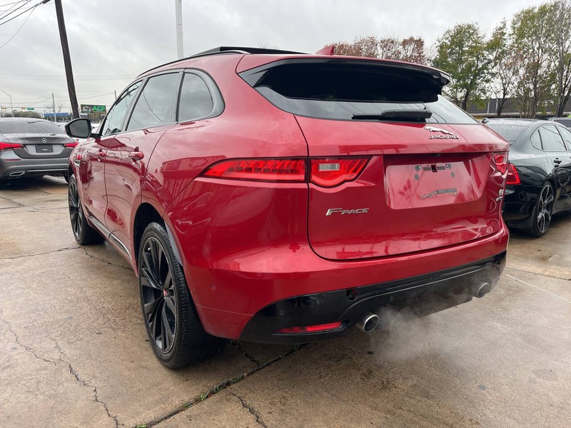 Jaguar F-PACE Vehicle Image 03