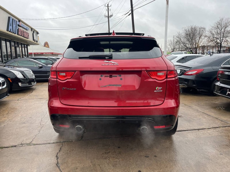 Jaguar F-PACE Vehicle Image 04