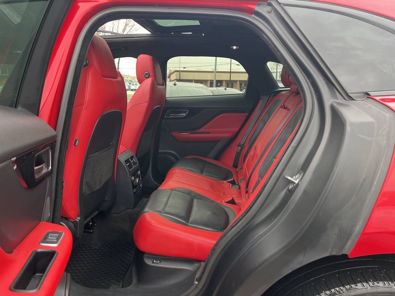 Jaguar F-PACE Vehicle Image 08