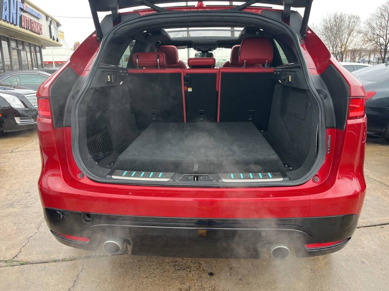 Jaguar F-PACE Vehicle Image 09