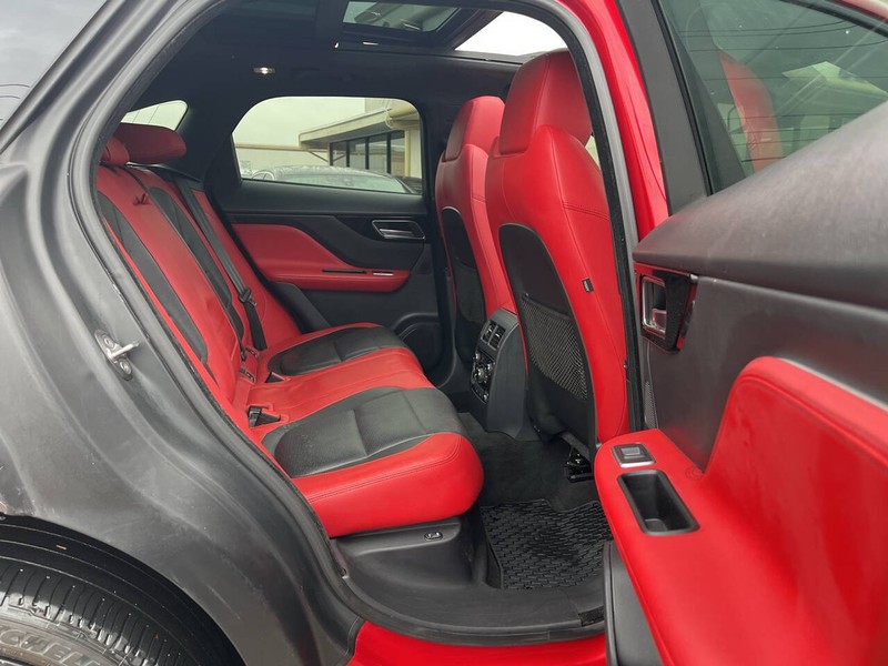 Jaguar F-PACE Vehicle Image 10