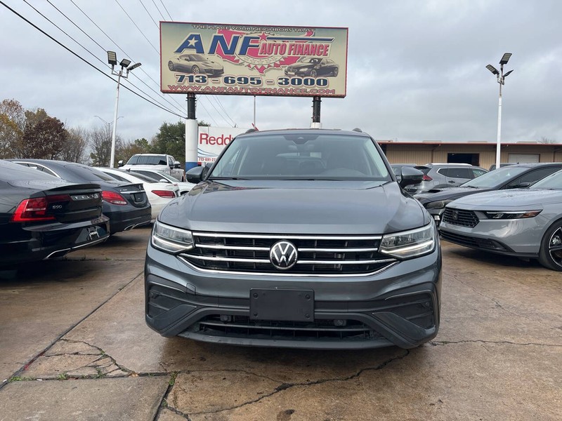 Volkswagen Tiguan Vehicle Image 02