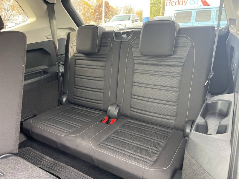 Volkswagen Tiguan Vehicle Image 09