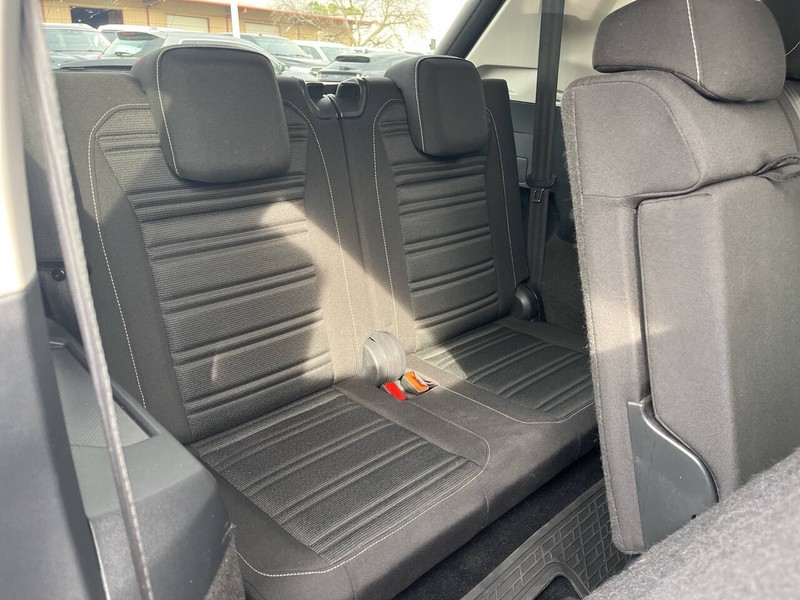 Volkswagen Tiguan Vehicle Image 10