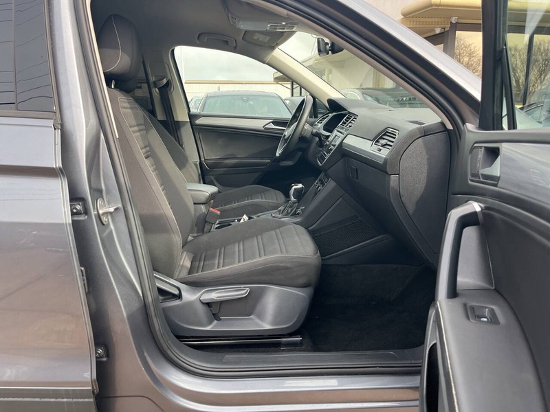 Volkswagen Tiguan Vehicle Image 12