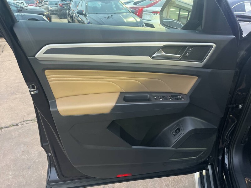 Volkswagen Atlas Cross Sport Vehicle Image 04