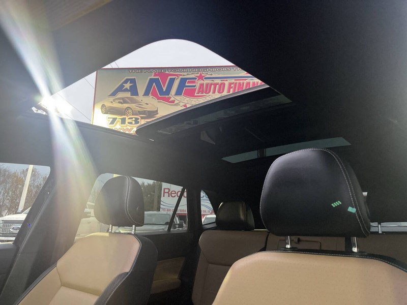 Volkswagen Atlas Cross Sport Vehicle Image 11