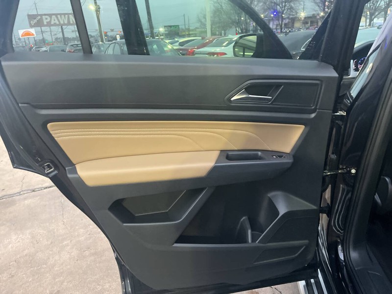 Volkswagen Atlas Cross Sport Vehicle Image 12