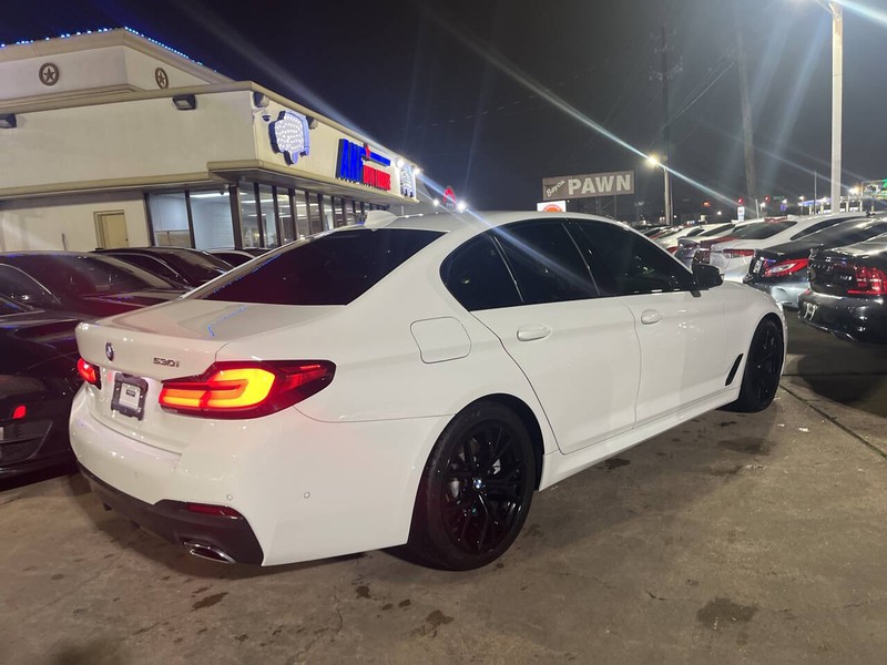 BMW 5 Series Vehicle Image 04