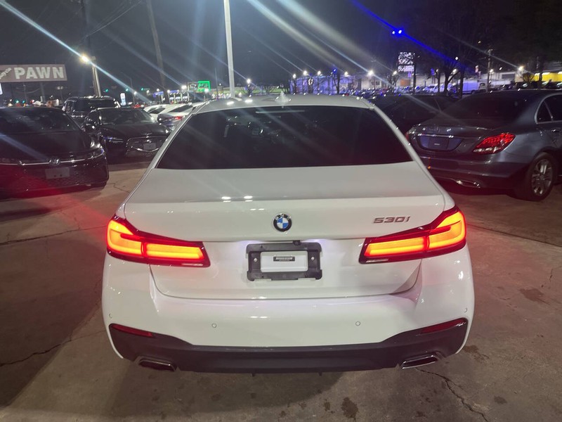 BMW 5 Series Vehicle Image 05