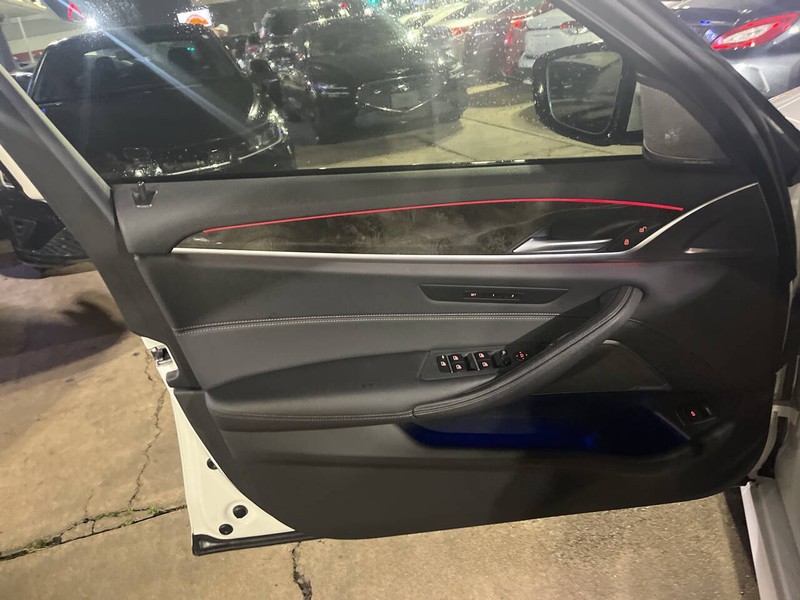 BMW 5 Series Vehicle Image 07