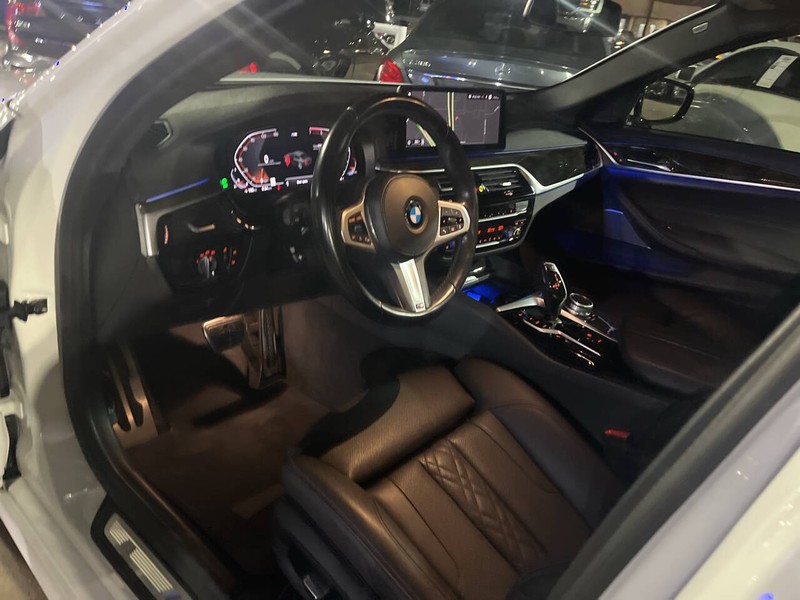 BMW 5 Series Vehicle Image 08