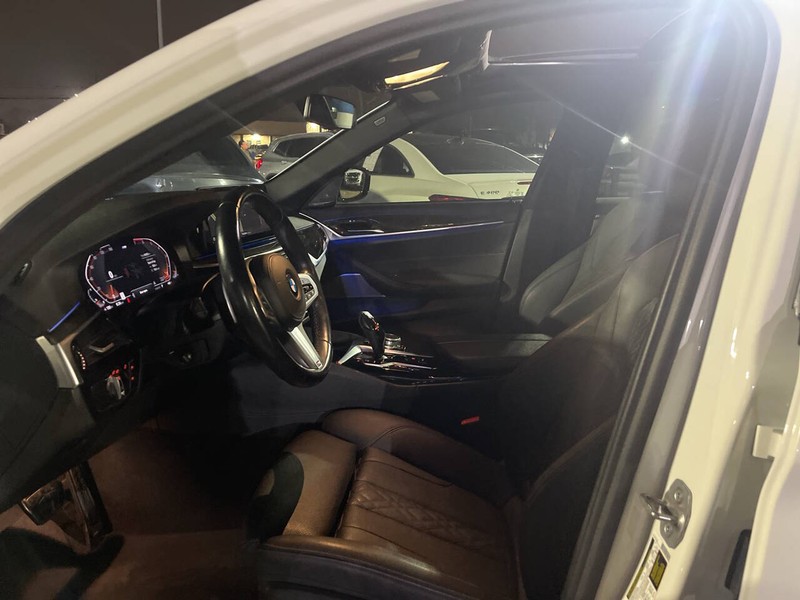 BMW 5 Series Vehicle Image 09