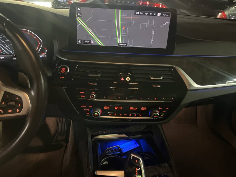 BMW 5 Series Vehicle Image 11