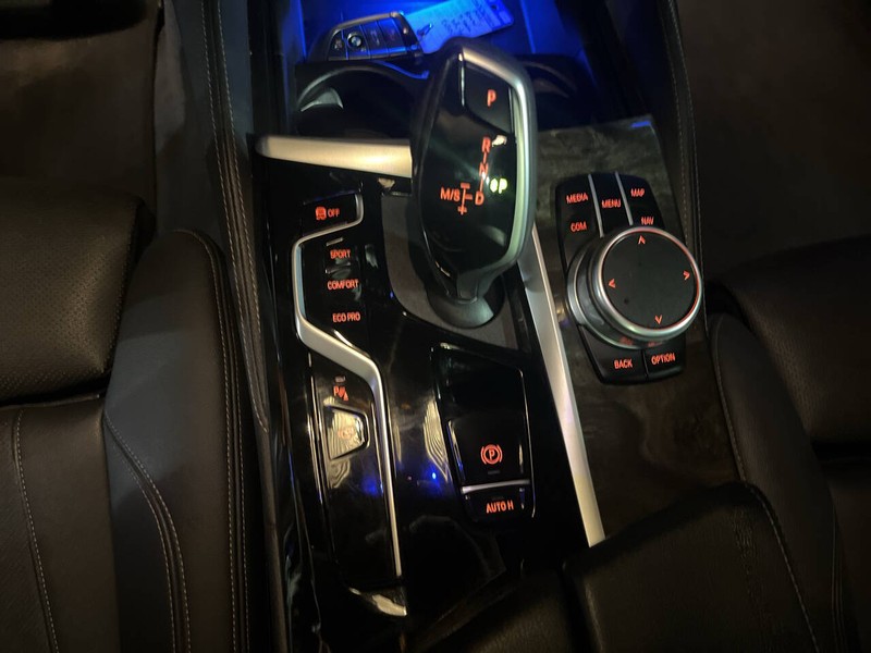 BMW 5 Series Vehicle Image 12