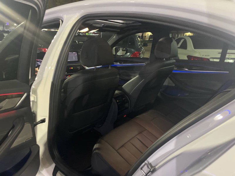 BMW 5 Series Vehicle Image 15