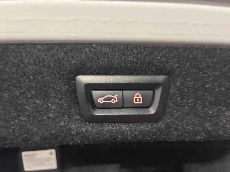 BMW 5 Series Vehicle Image 18