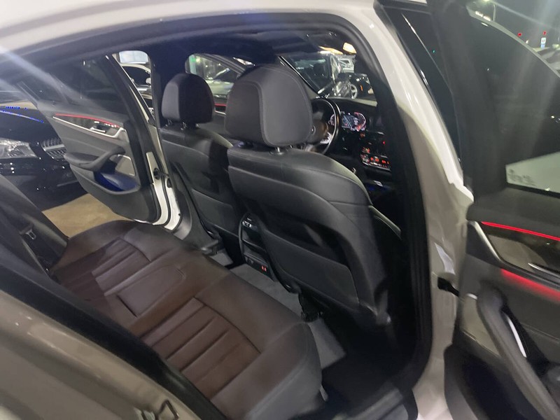 BMW 5 Series Vehicle Image 19