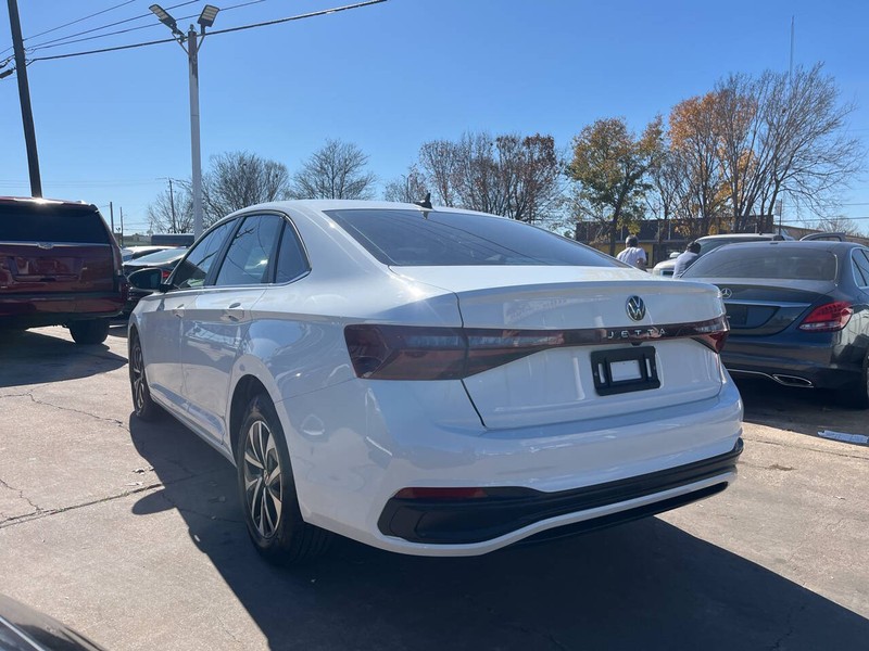 Volkswagen Jetta Vehicle Image 03