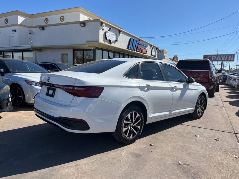 Volkswagen Jetta Vehicle Image 05