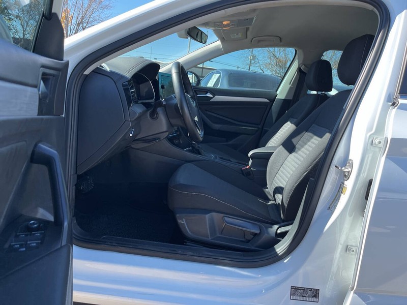 Volkswagen Jetta Vehicle Image 07