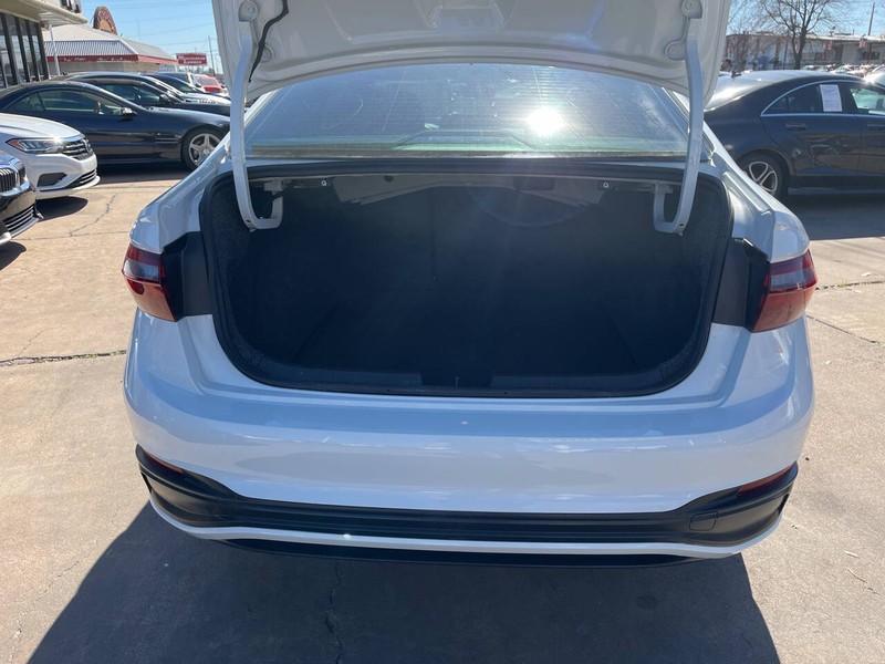 Volkswagen Jetta Vehicle Image 09