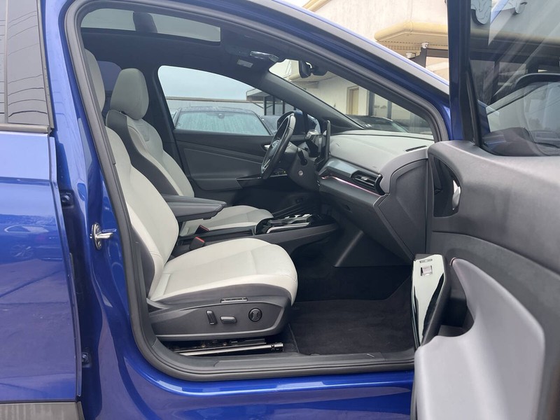 Volkswagen ID.4 Vehicle Image 11