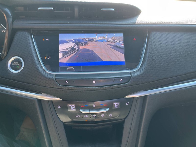 Cadillac XT5 Vehicle Image 14