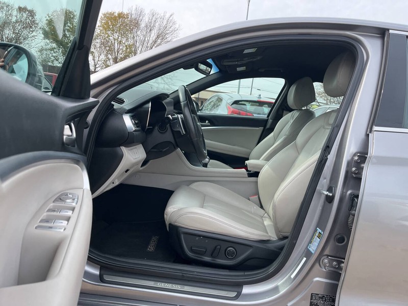 Genesis G70 Vehicle Image 07