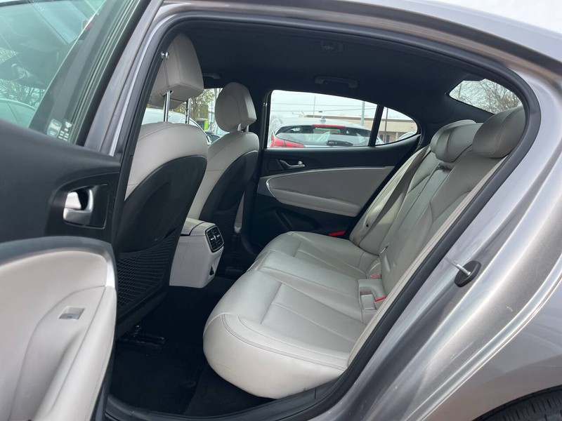 Genesis G70 Vehicle Image 08