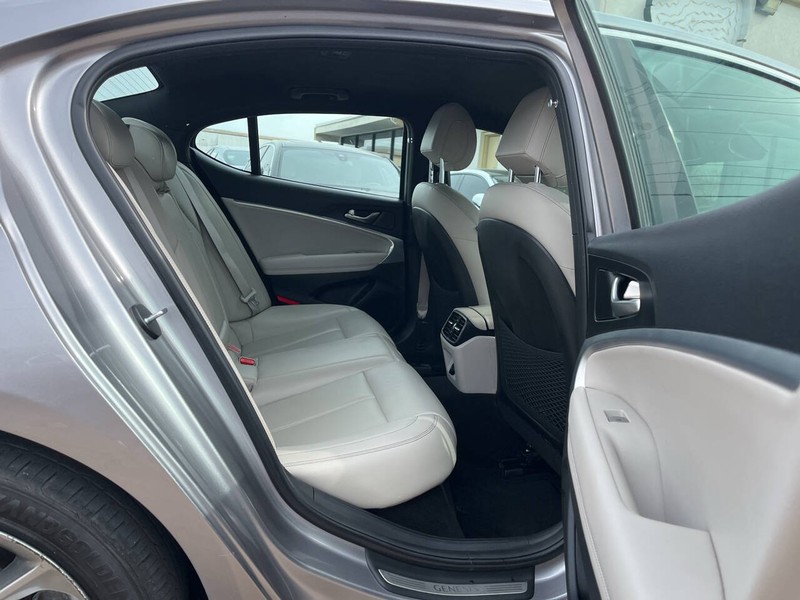 Genesis G70 Vehicle Image 11