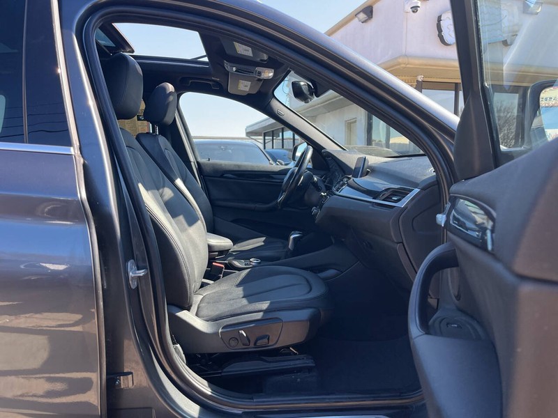 BMW X1 Vehicle Image 09