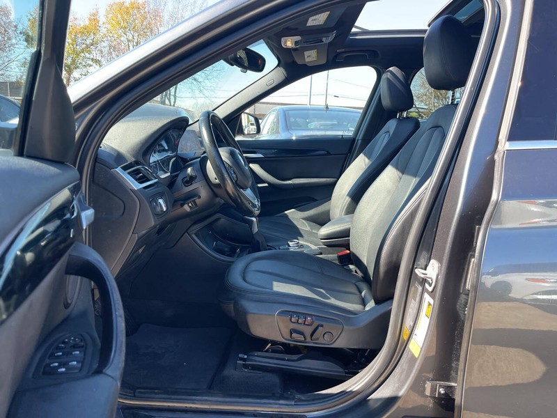 BMW X1 Vehicle Image 11