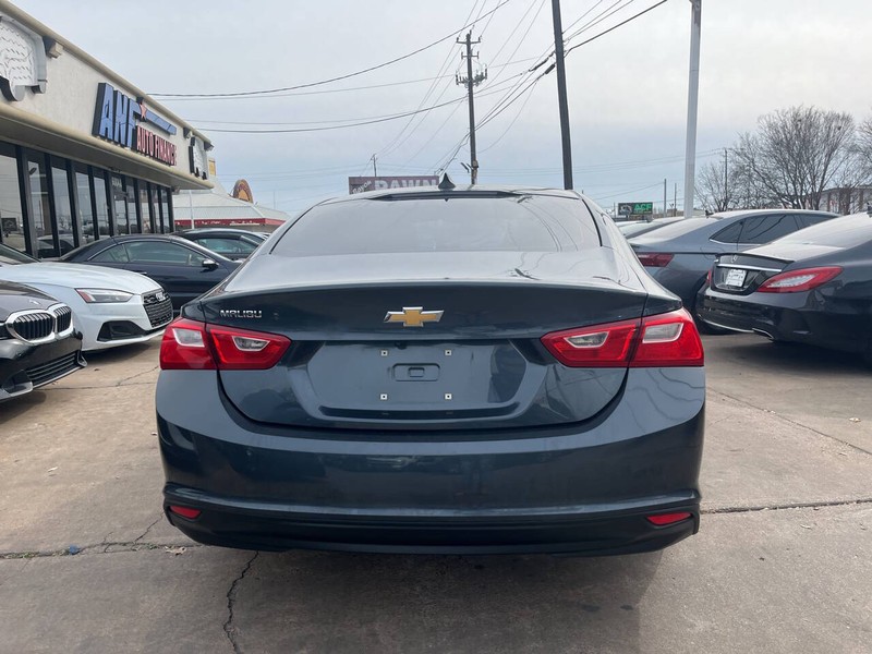 Chevrolet Malibu Vehicle Image 02