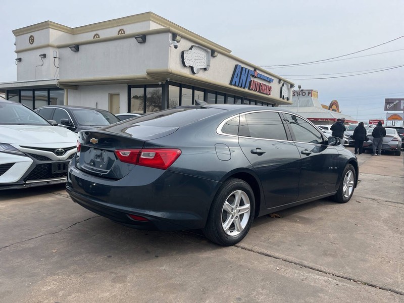 Chevrolet Malibu Vehicle Image 03