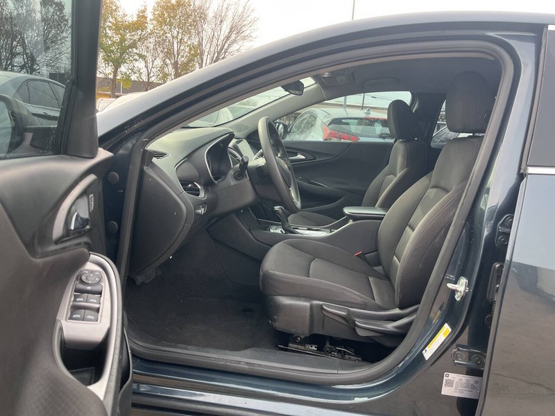 Chevrolet Malibu Vehicle Image 05