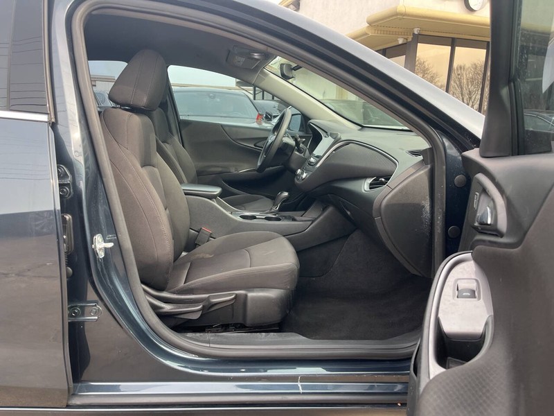 Chevrolet Malibu Vehicle Image 09