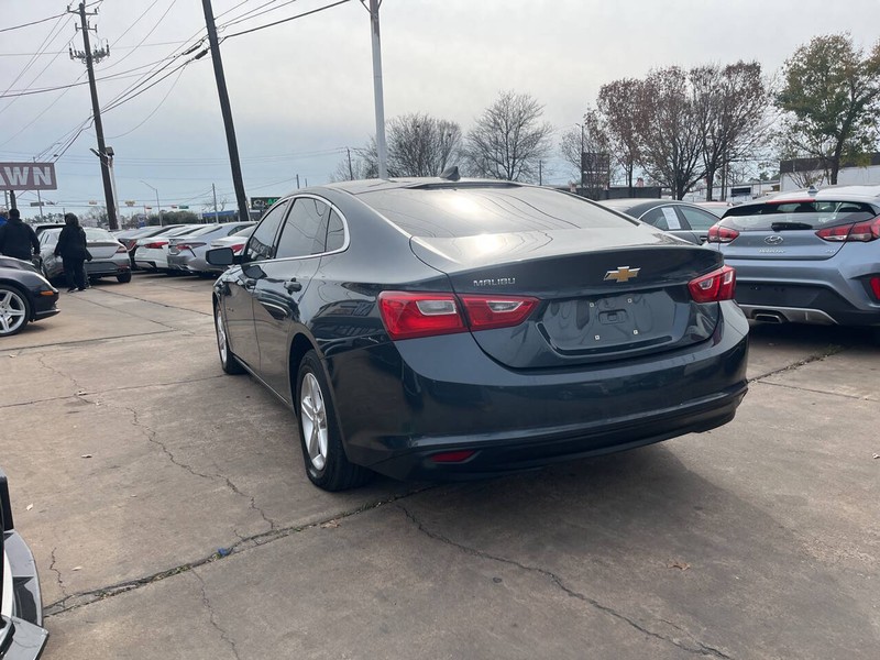 Chevrolet Malibu Vehicle Image 12