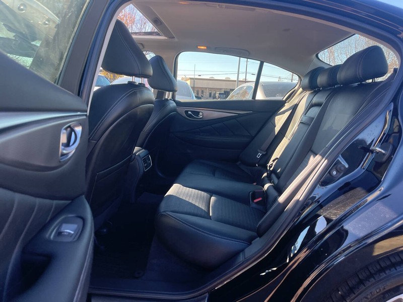 INFINITI Q50 Vehicle Image 09