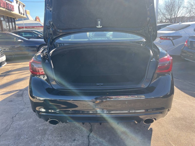 INFINITI Q50 Vehicle Image 10