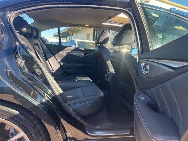 INFINITI Q50 Vehicle Image 11