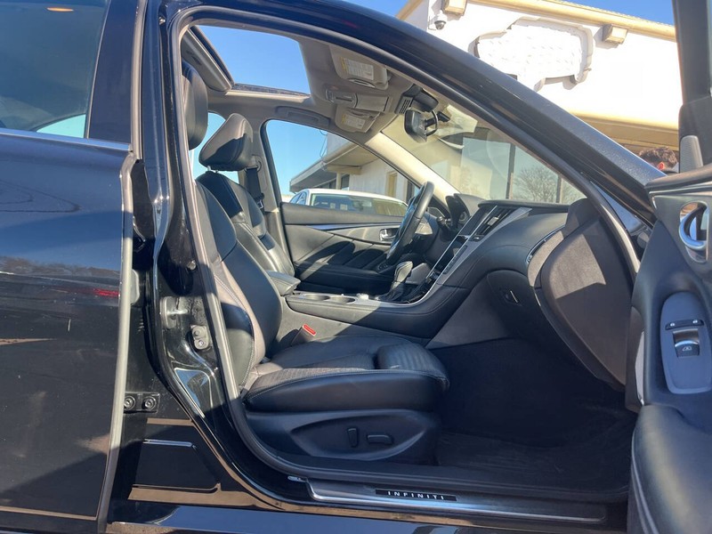 INFINITI Q50 Vehicle Image 12