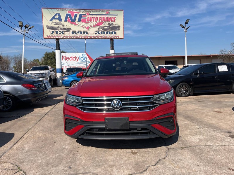 Volkswagen Tiguan Vehicle Image 02