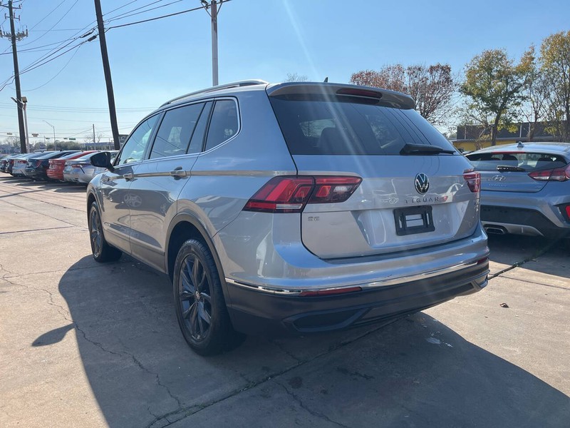 Volkswagen Tiguan Vehicle Image 02