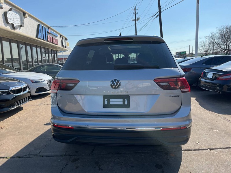 Volkswagen Tiguan Vehicle Image 03