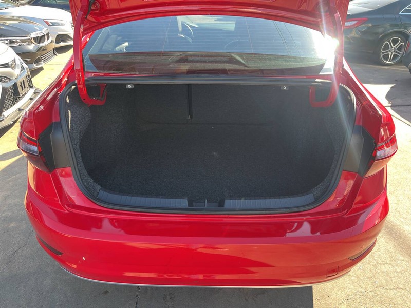 Volkswagen Jetta Vehicle Image 09