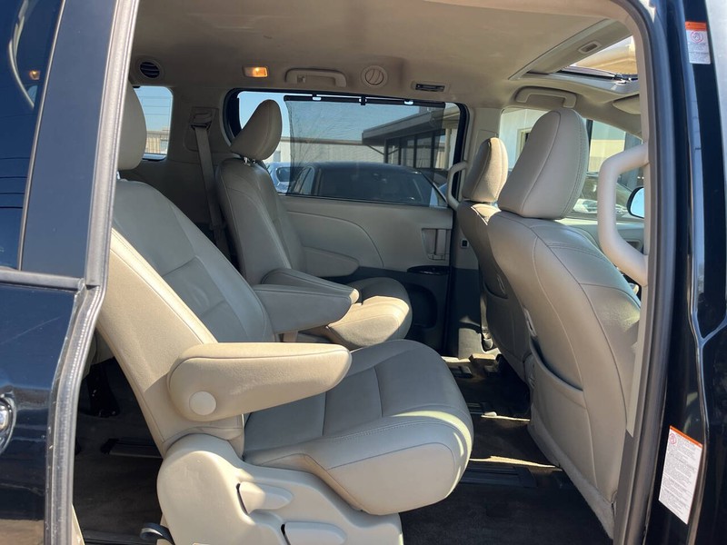 Toyota Sienna Vehicle Image 07